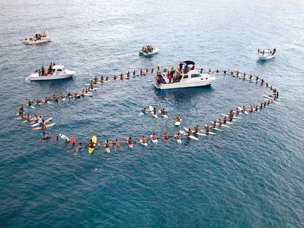 Spargere le ceneri nell'oceano