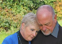 What To Do When Someone Dies [2023 Checklist]